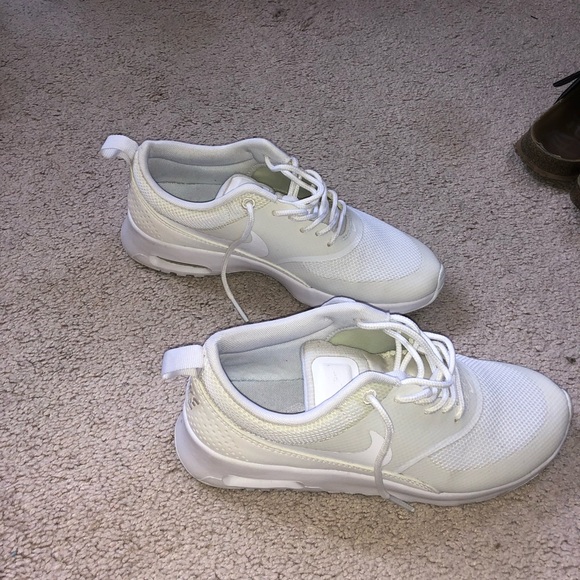 All white nike air maxs - Picture 2 of 3